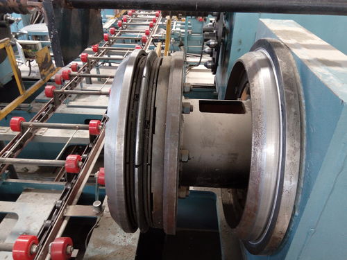 德博機械垃圾桶脹筋翻邊機在鋼結構房屋領域的應用